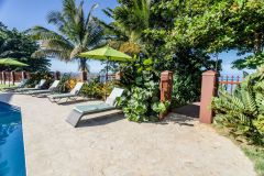 JFT01116-Pool-views-and-private-entrance-to-beach